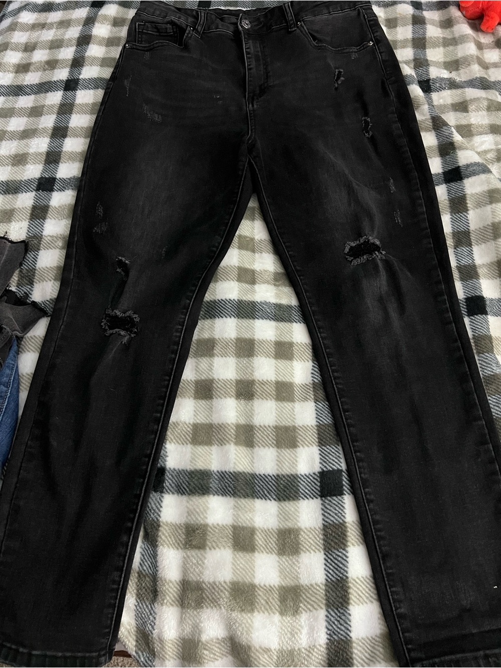 Women's Black Straight-Leg Distressed Jeans